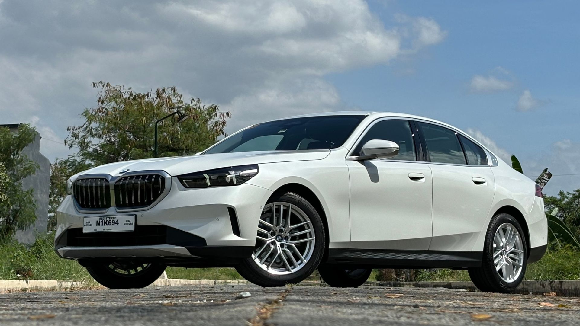 BMW 520i Specs: Thông Số Kỹ Thuật Chi Tiết, Động Cơ và Trang Bị 4 bmw 520i specs - Hình 2