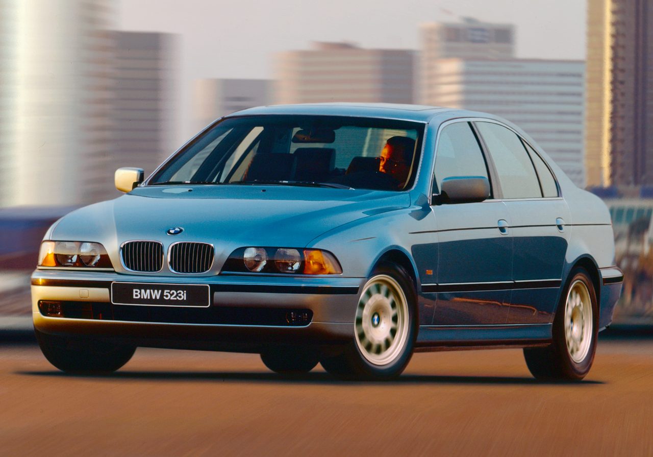 BMW 523i: Đánh giá chi tiết động cơ, vận hành và kinh nghiệm mua xe 2 bmw 523i - Hình 3