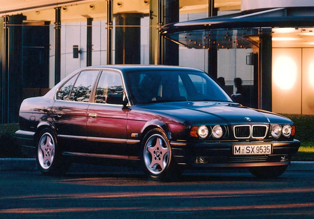 BMW 525: Đẳng Cấp Sedan Hạng Sang Đã Qua Kiểm Chứng Qua Nhiều Thế Hệ 5 bmw 525 - Hình 1