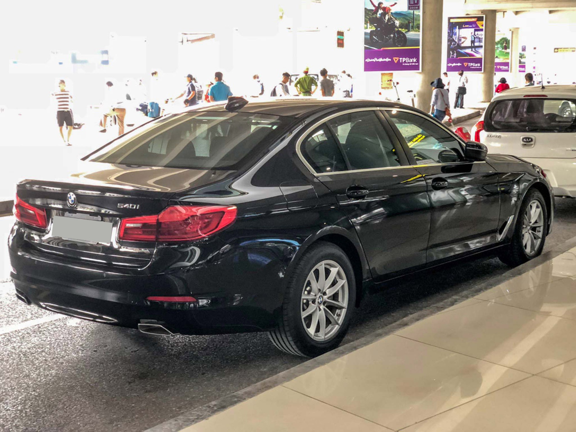 BMW 540i: Đẳng Cấp Sedan Hạng Sang Với Hiệu Suất Vận Hành Vượt Trội 2 bmw 540i - Hình 3