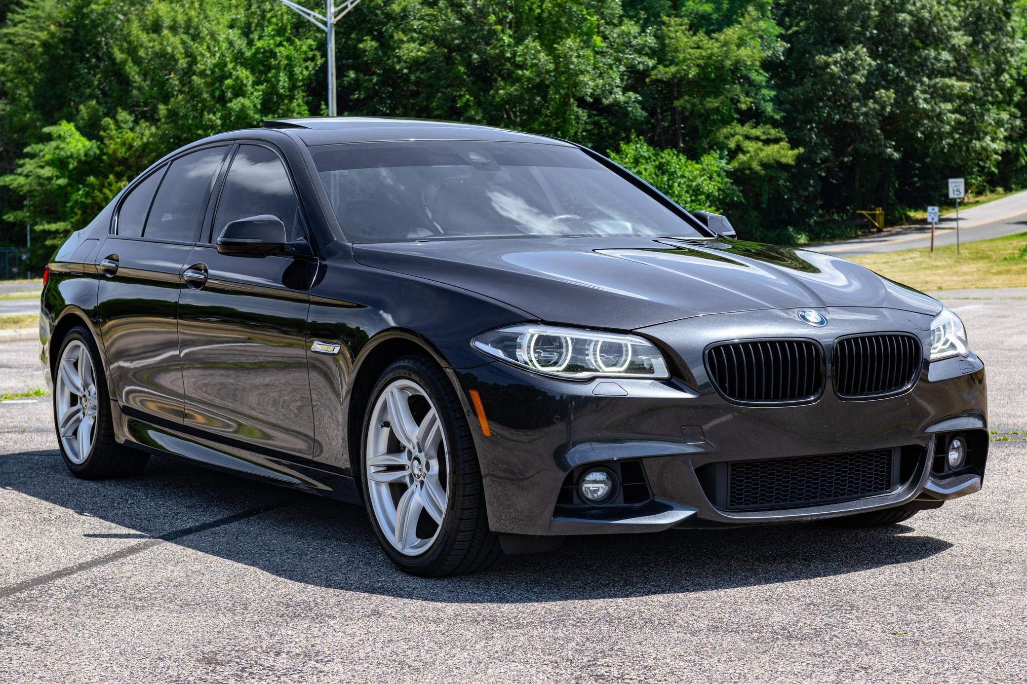 BMW 550i: Đỉnh Cao Hiệu Năng Trong Phân Khúc Sedan Hạng Sang 3 bmw 550i - Hình 2