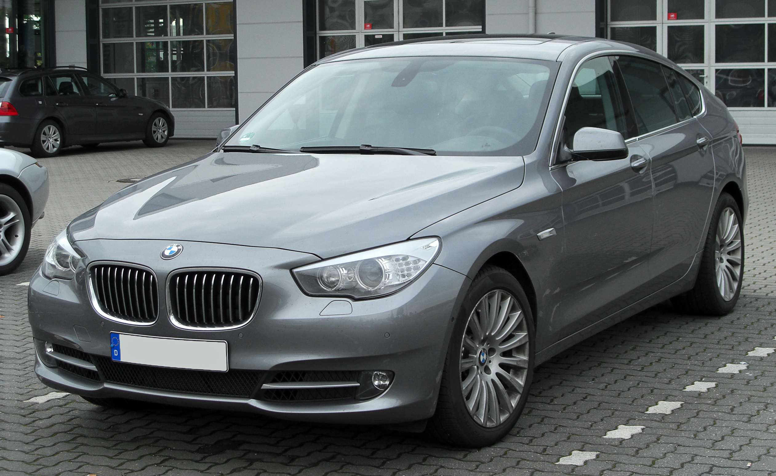 BMW 5er GT: Đẳng Cấp Gran Turismo Trong Phân Khúc Hạng Sang 4 bmw 5er gt - Hình 2