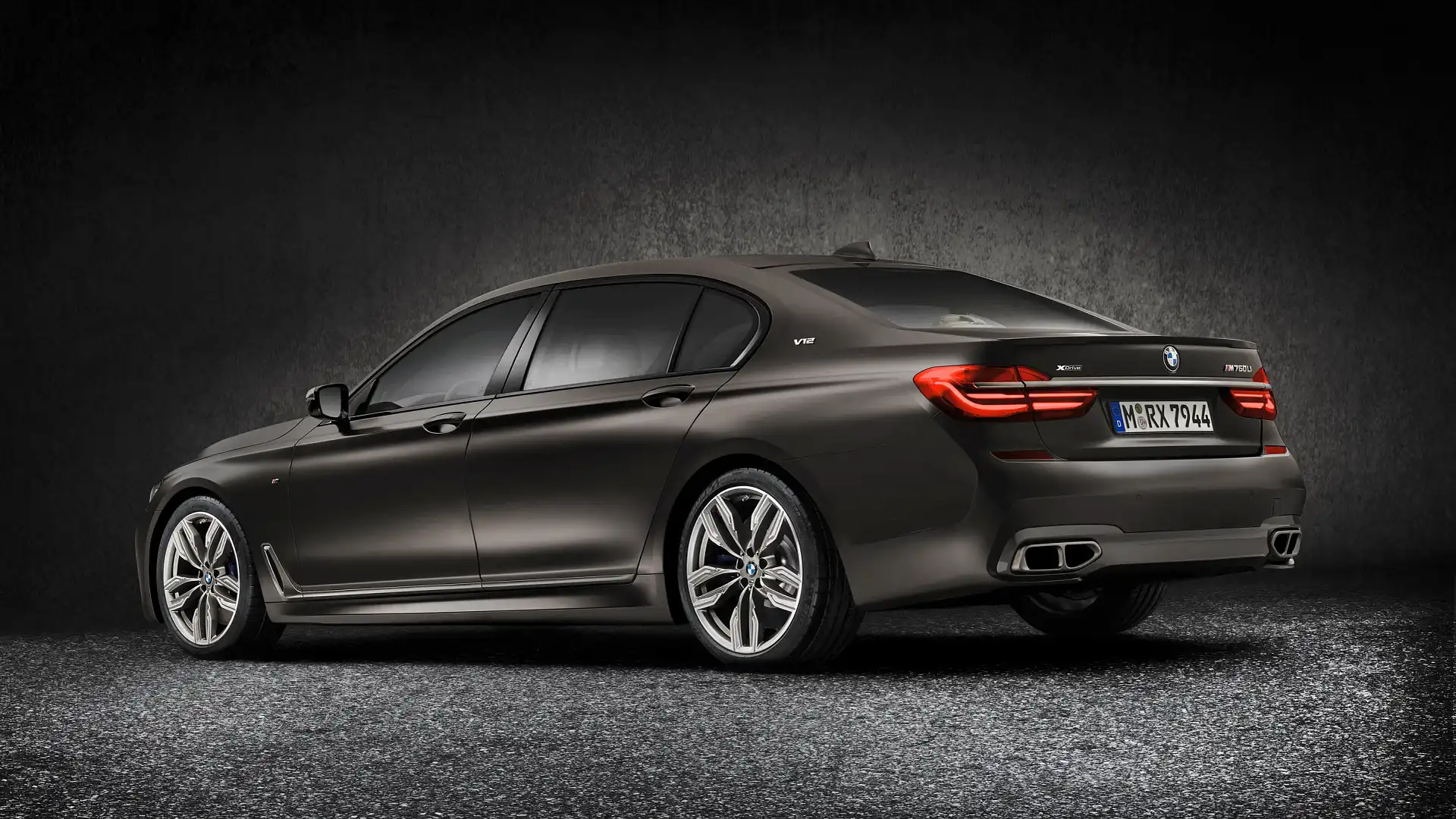 BMW 7 Series Coupe: Huyền Thoại Xa Xỉ Bốn Cửa Hay Ảo Ảnh? 2 bmw 7 series coupe - Hình 3