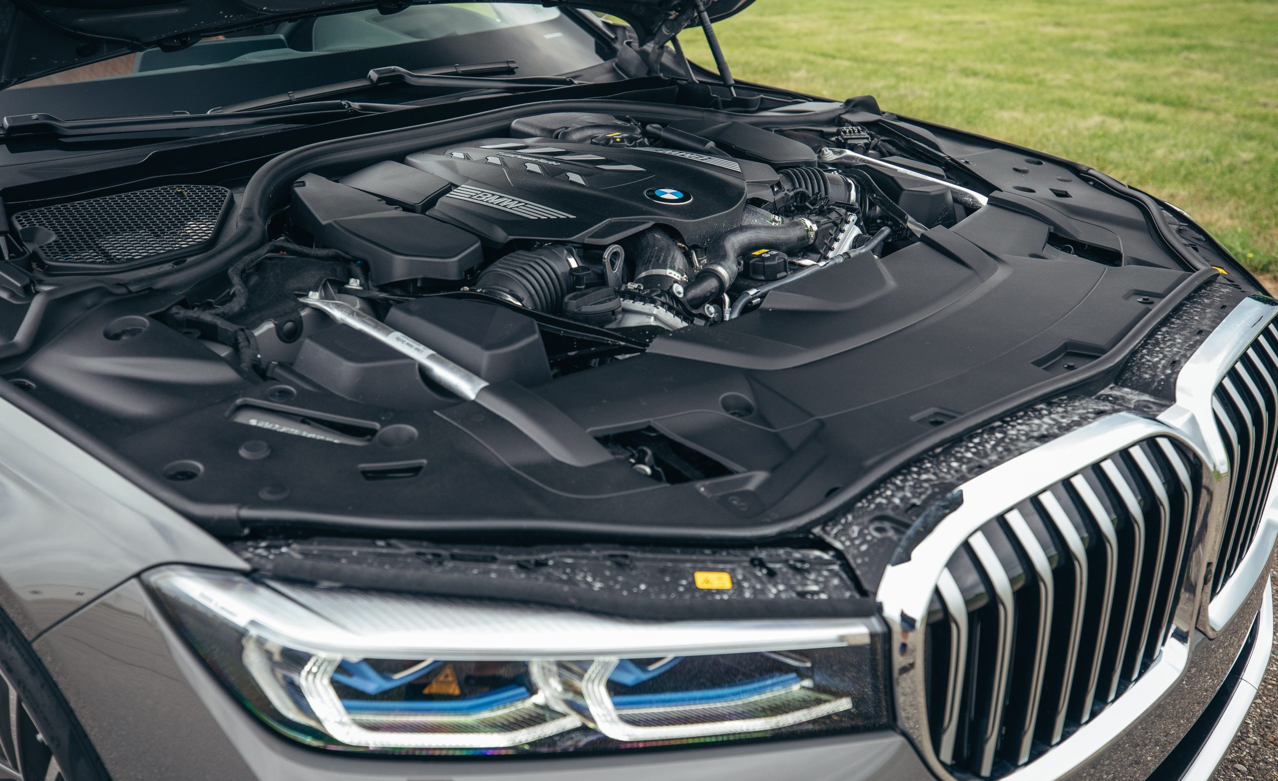 BMW 7 Series Engine: Toàn Tập Về Cỗ Máy Quyền Lực Của Dòng Xe Sang 4 bmw 7 series engine - Hình 2