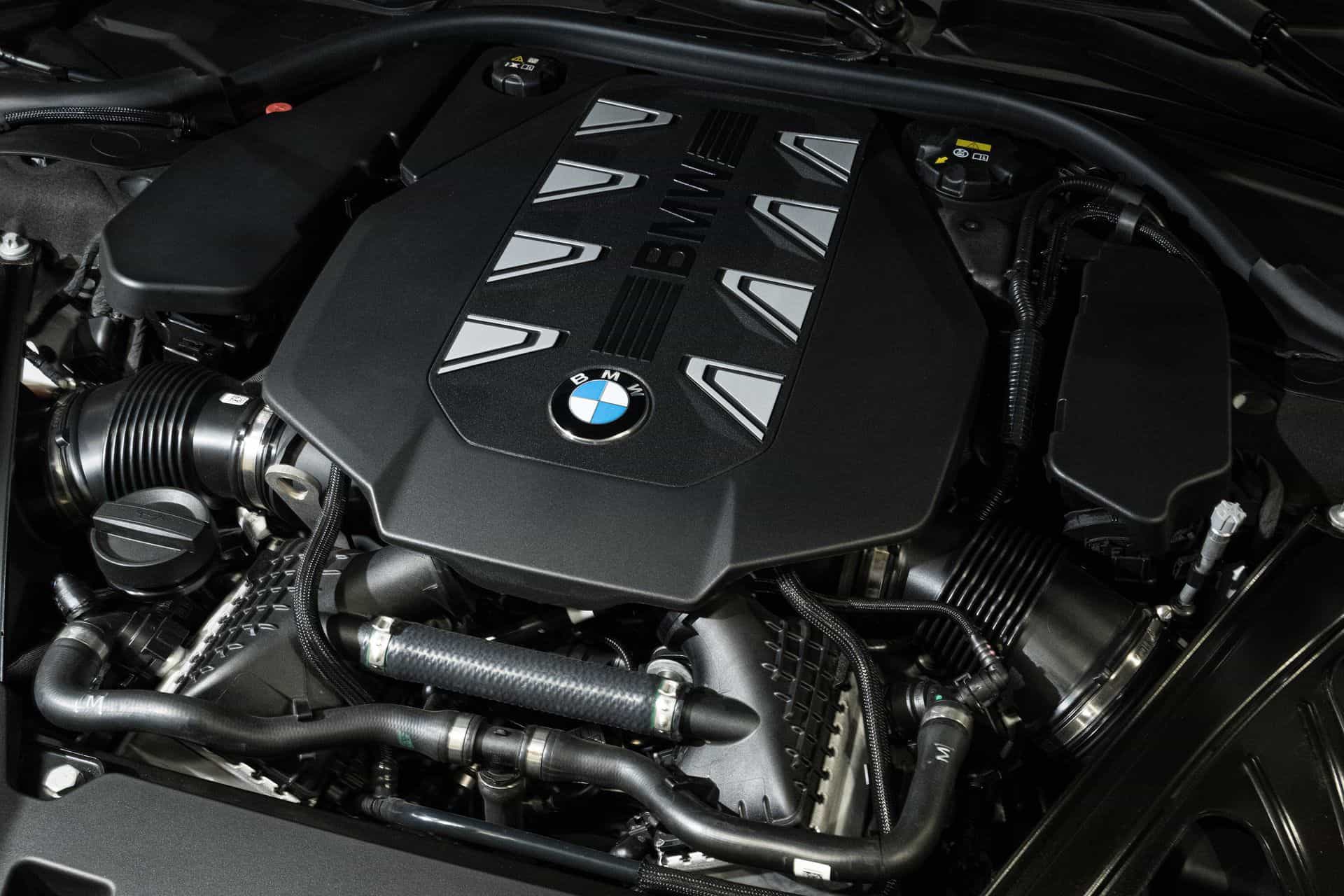 BMW 7 Series Engine: Toàn Tập Về Cỗ Máy Quyền Lực Của Dòng Xe Sang 1 bmw 7 series engine - Hình 5
