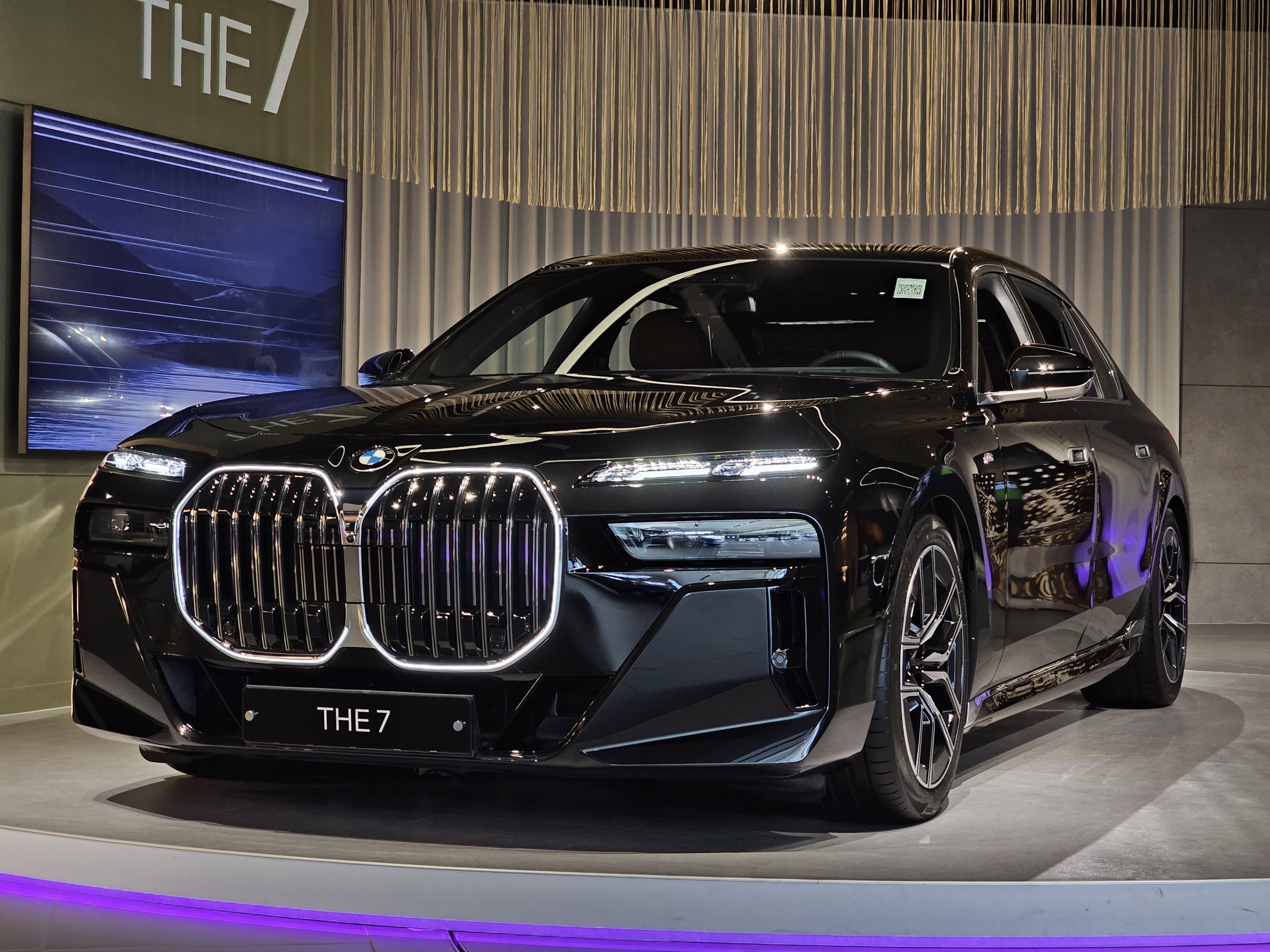 BMW 7 Series Wiki: Lịch Sử, Các Thế Hệ Và Mọi Điều Cần Biết Về Dòng Xe Đỉnh Cao 4 bmw 7 series wiki - Hình 2