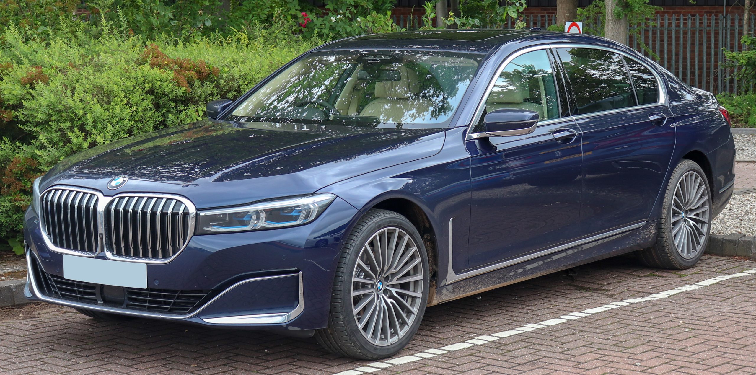 BMW 7 Series Wiki: Lịch Sử, Các Thế Hệ Và Mọi Điều Cần Biết Về Dòng Xe Đỉnh Cao 3 bmw 7 series wiki - Hình 3