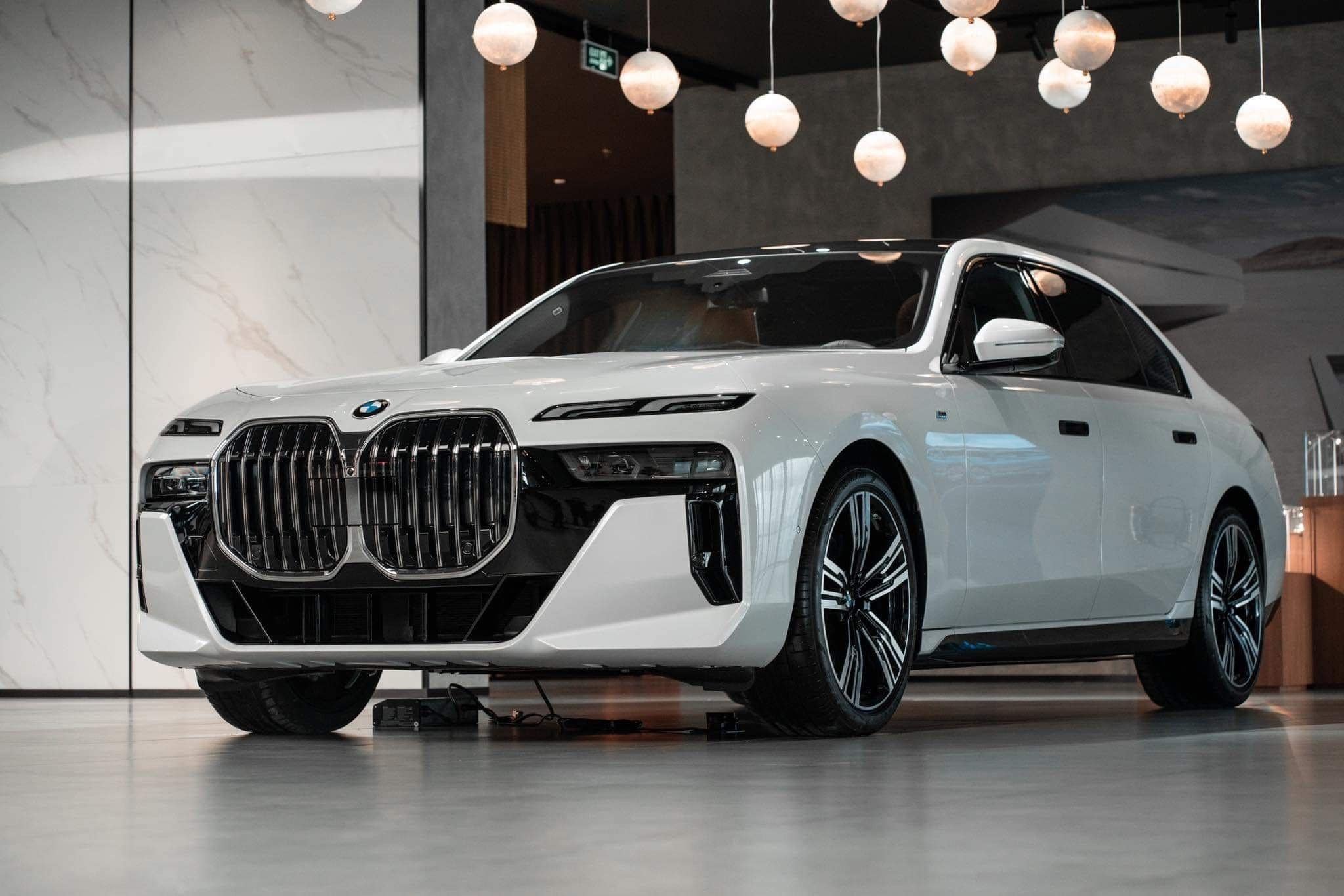BMW 735i: Huyền Thoại Sedan Hạng Sang Đầy Quyền Lực Từ Thập Niên 80 4 bmw 735i - Hình 2