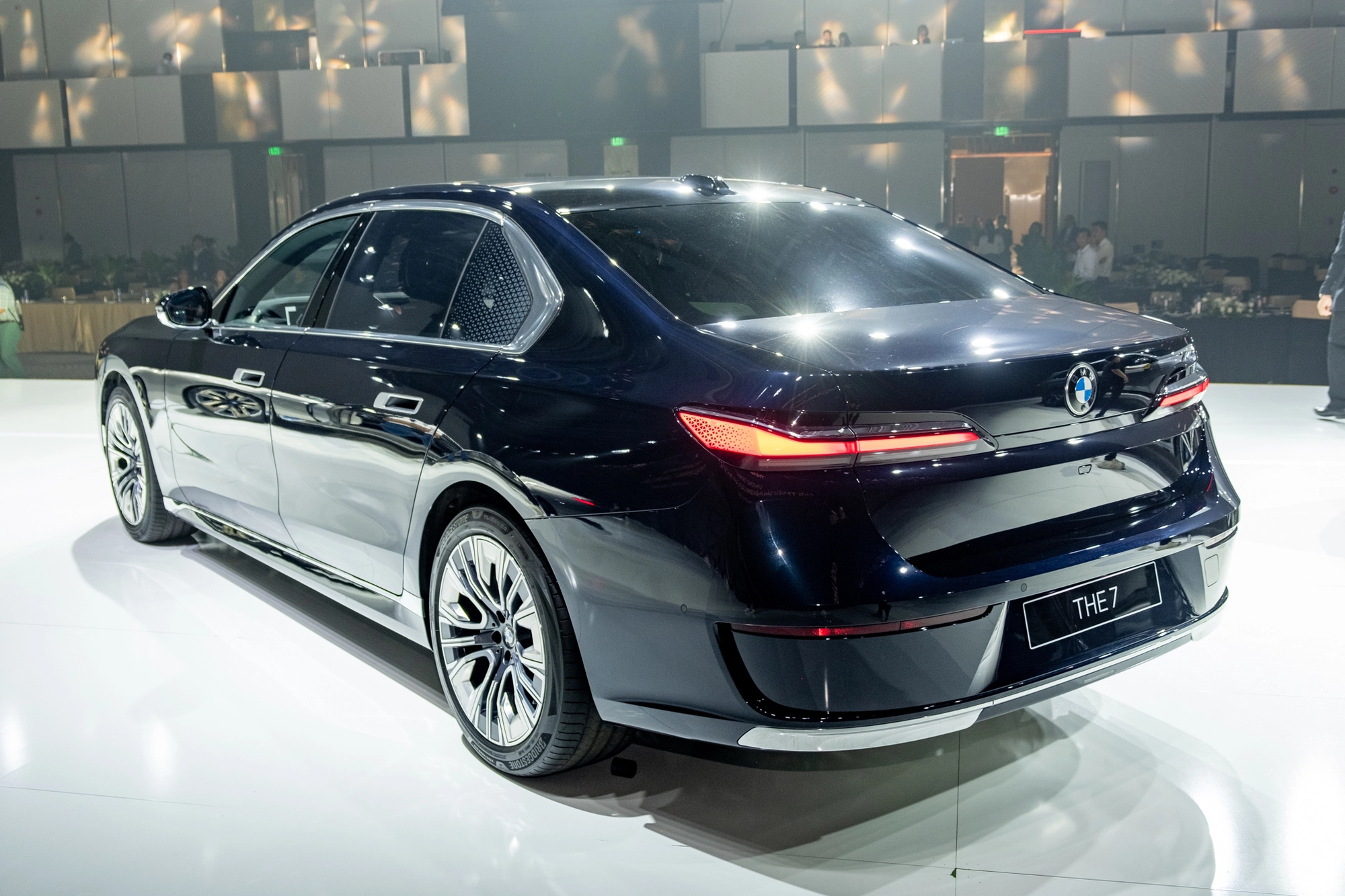 BMW 735i: Huyền Thoại Sedan Hạng Sang Đầy Quyền Lực Từ Thập Niên 80 3 bmw 735i - Hình 3