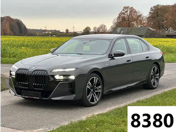 BMW 740: Đỉnh Cao Sang Trọng và Công Nghệ Trong Phân Khúc Sedan Hạng Sang 4 bmw 740 - Hình 2
