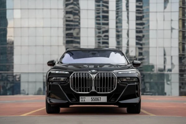 BMW 740: Đỉnh Cao Sang Trọng và Công Nghệ Trong Phân Khúc Sedan Hạng Sang 2 bmw 740 - Hình 4