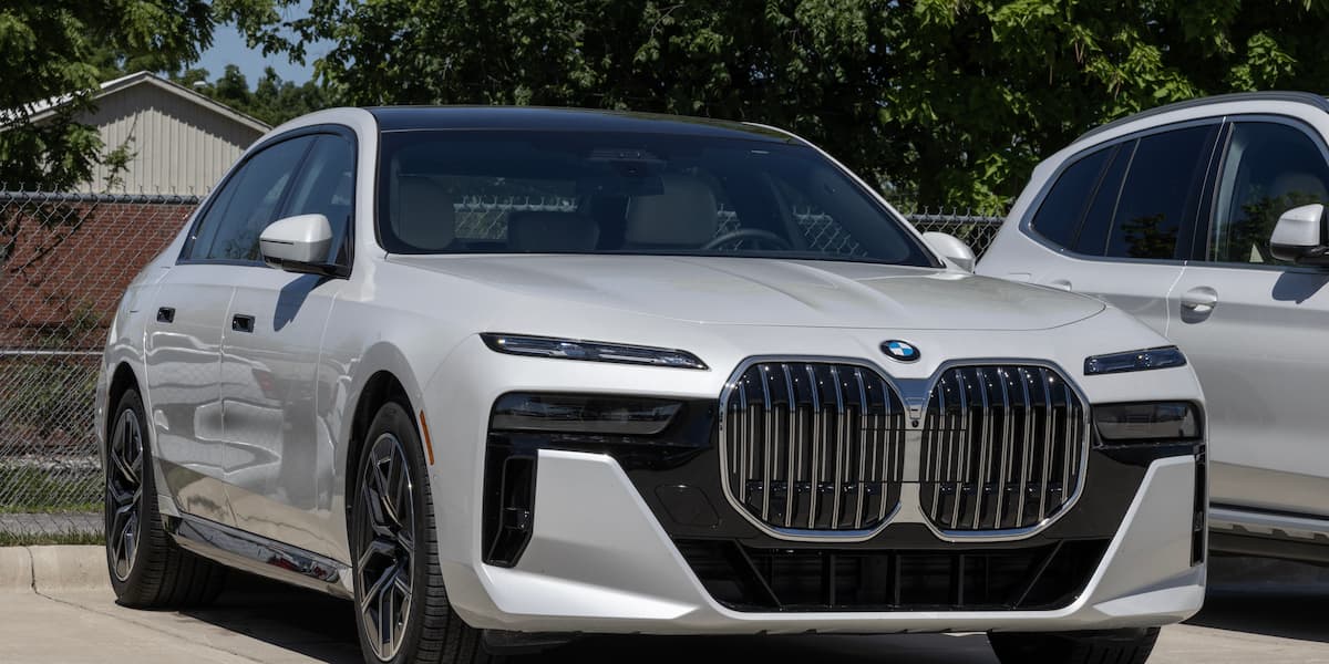 BMW 740: Đỉnh Cao Sang Trọng và Công Nghệ Trong Phân Khúc Sedan Hạng Sang 1 bmw 740 - Hình 5