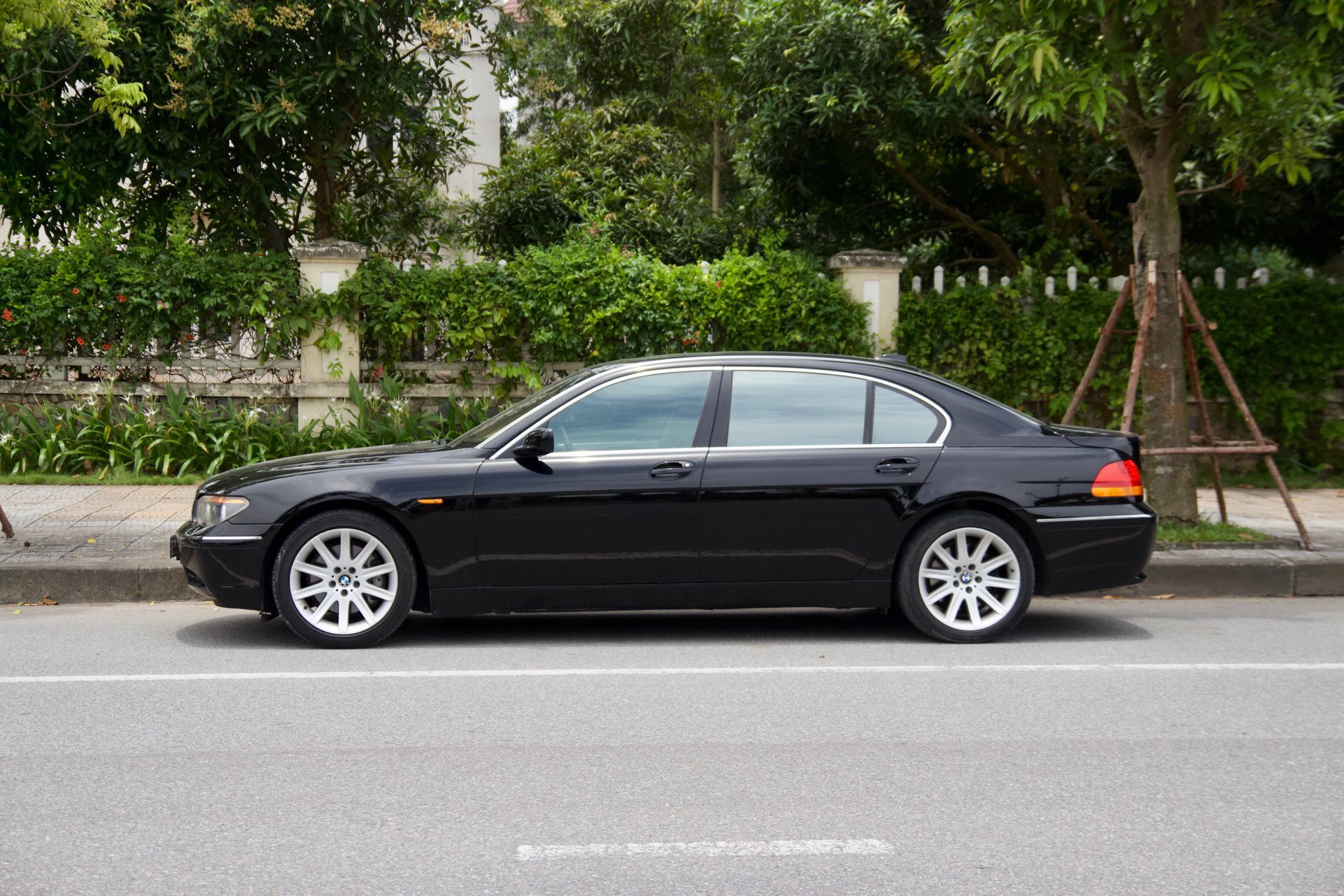 BMW 745Li: Đỉnh Cao Xe Hơi Hạng Sang - Đánh Giá Chi Tiết Từ A Đến Z 3 bmw 745li - Hình 3