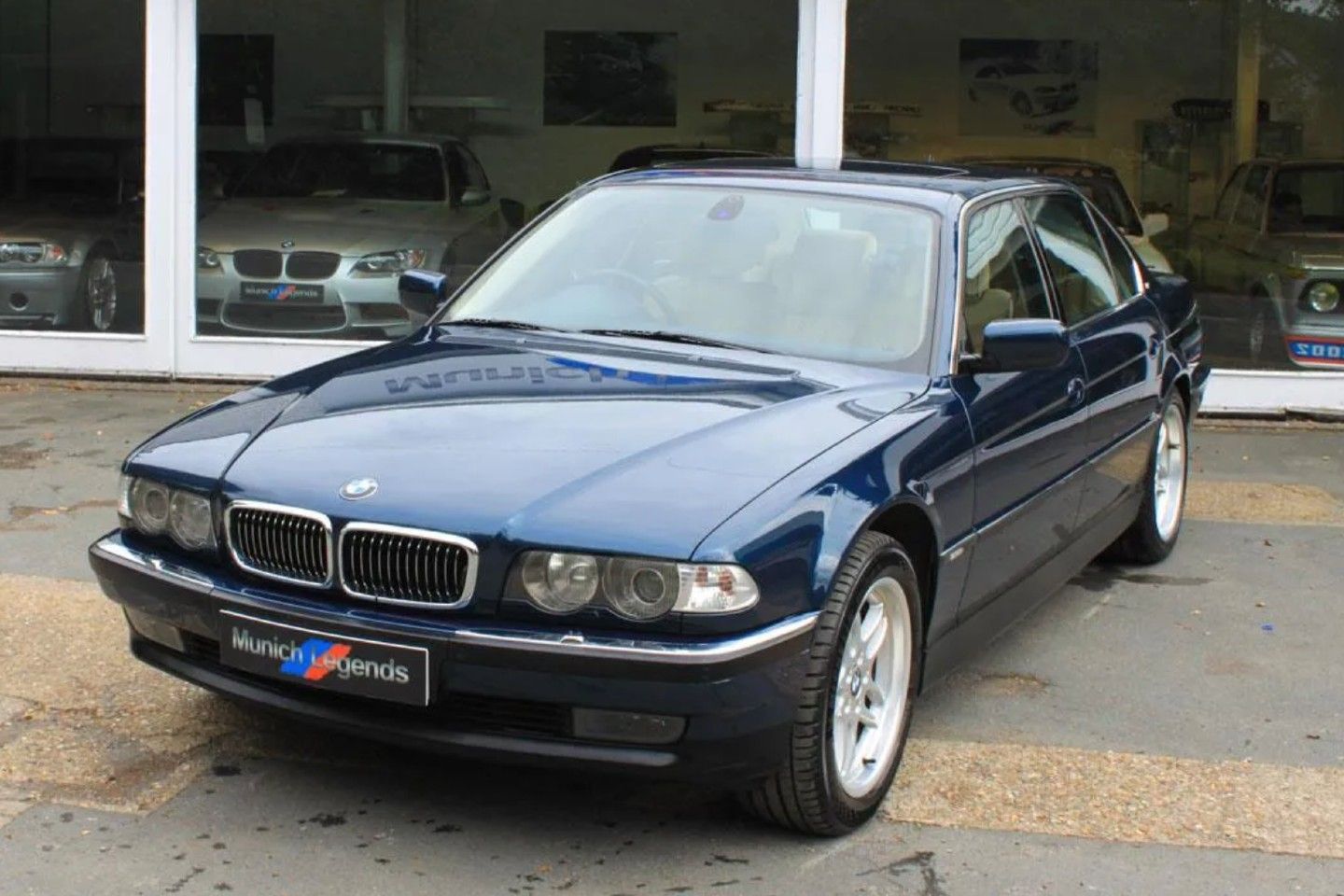 BMW 750il: Đỉnh Cao Xa Xỉ Và Sức Mạnh V8 Trong Lịch Sử Xe Hơi Đức 1 bmw 750il - Hình 5