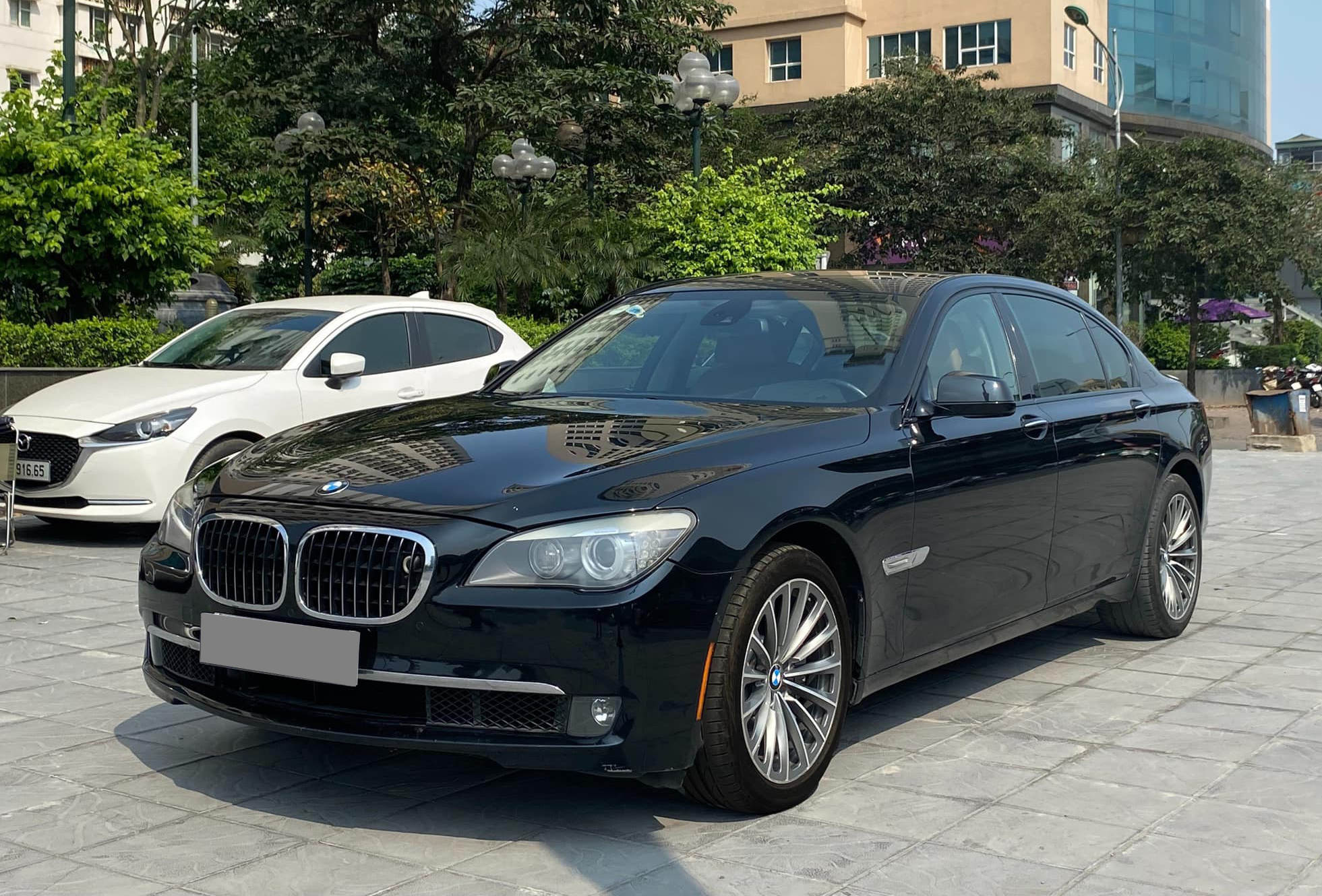 BMW 750Li: Đỉnh Cao Xa Xỉ Và Sức Mạnh Vượt Thời Gian 1 bmw 750li - Hình 4