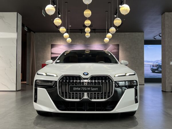 BMW 750Li Giá Bao Nhiêu? Phân Tích Chi Tiết Bảng Giá, Lăn Bánh & So Sánh Phiên Bản 2024 2 bmw 750li giá - Hình 3