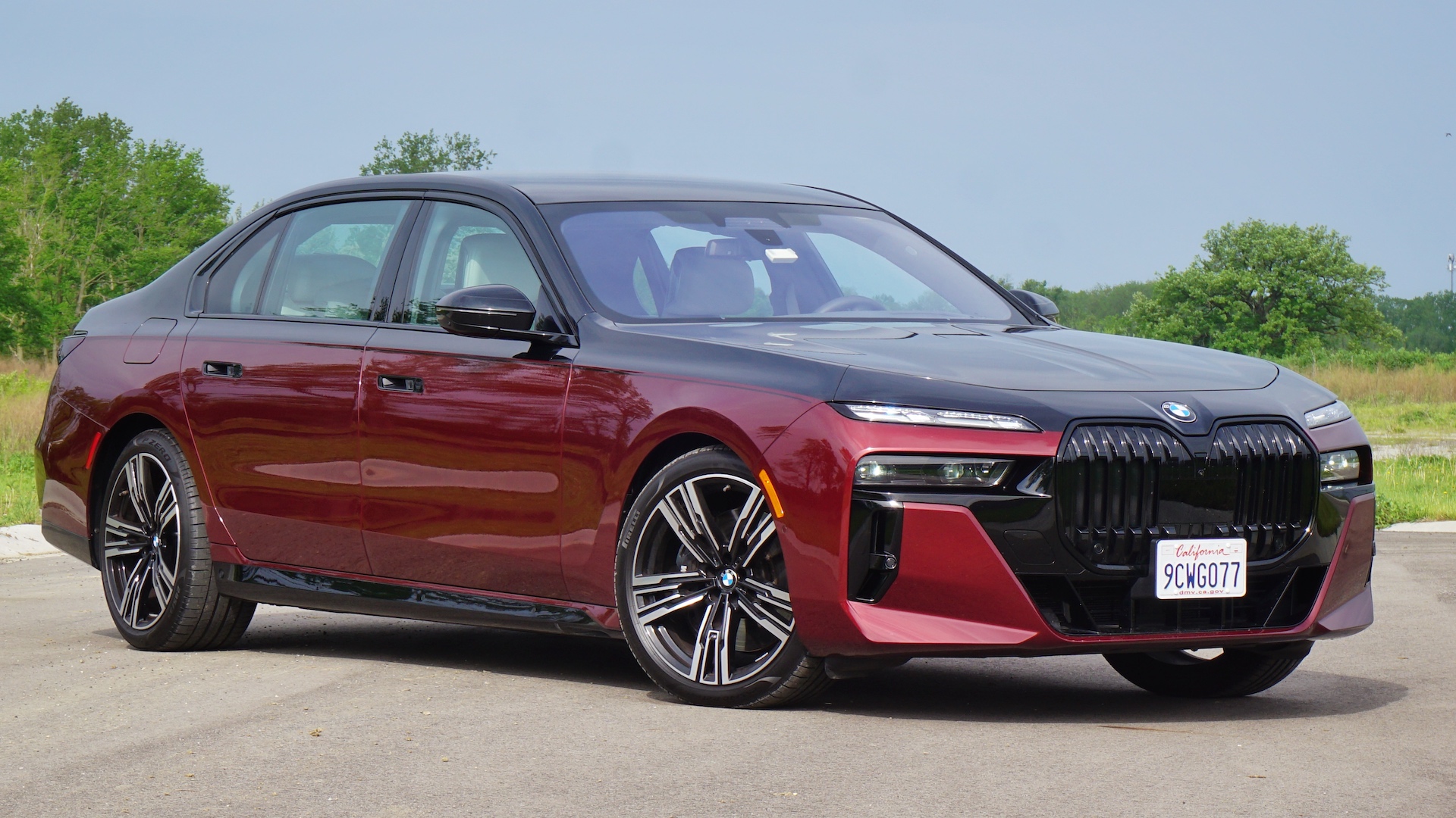 BMW 760i: Đỉnh cao sang trọng và hiệu năng V12 trong dòng xe hạng sang Đức 4 bmw 760i - Hình 2
