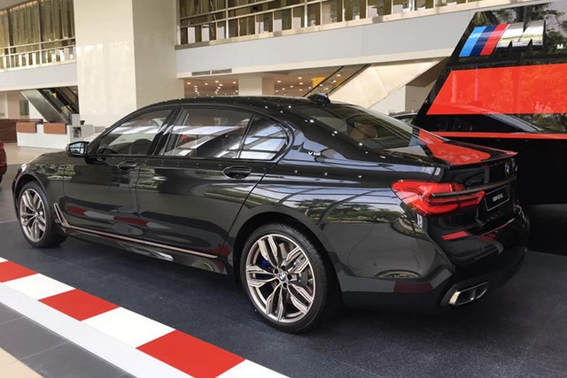 BMW 760Li 2019 Giá Bao Nhiêu? Phân Tích Chi Tiết Từ A-Z Cho Người Mua 5 bmw 760li 2019 giá bao nhiêu - Hình 1