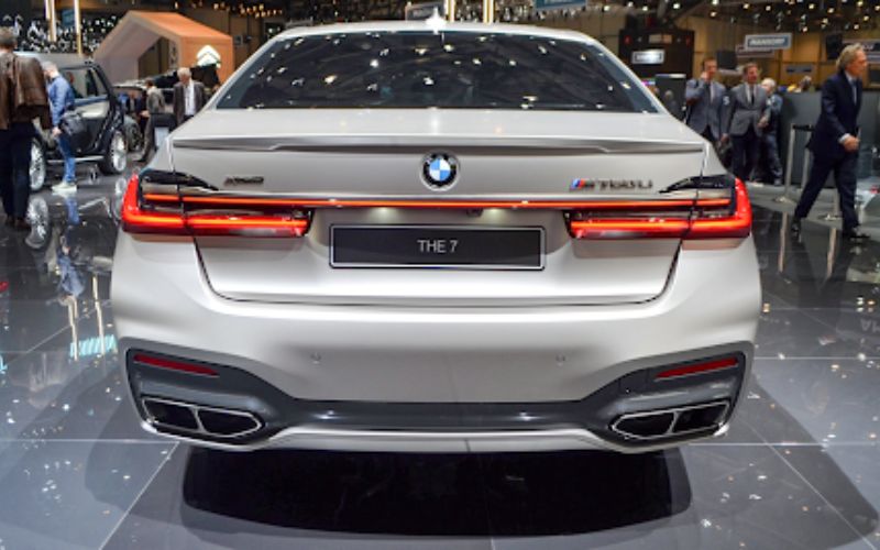 BMW 760Li Giá Bao Nhiêu? Phân Tích Chi Tiết Từ A-Z Cho Người Mua Xa Xỉ 3 bmw 760li giá - Hình 3