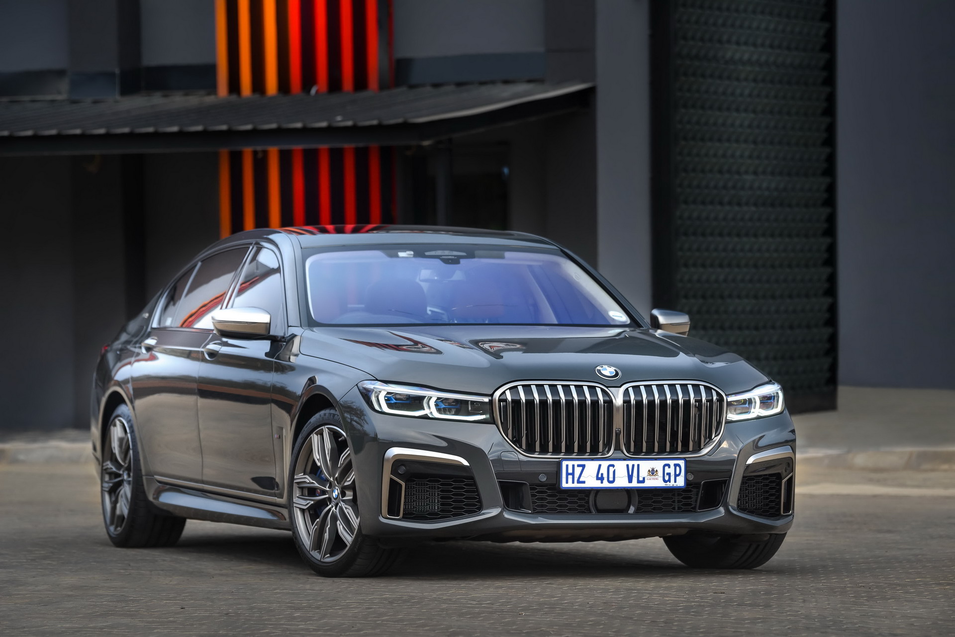 BMW 760Li xDrive: Đỉnh Cao Xa Xỉ Và Hiệu Năng Vượt Thời Gian 2 bmw 760li xdrive - Hình 3