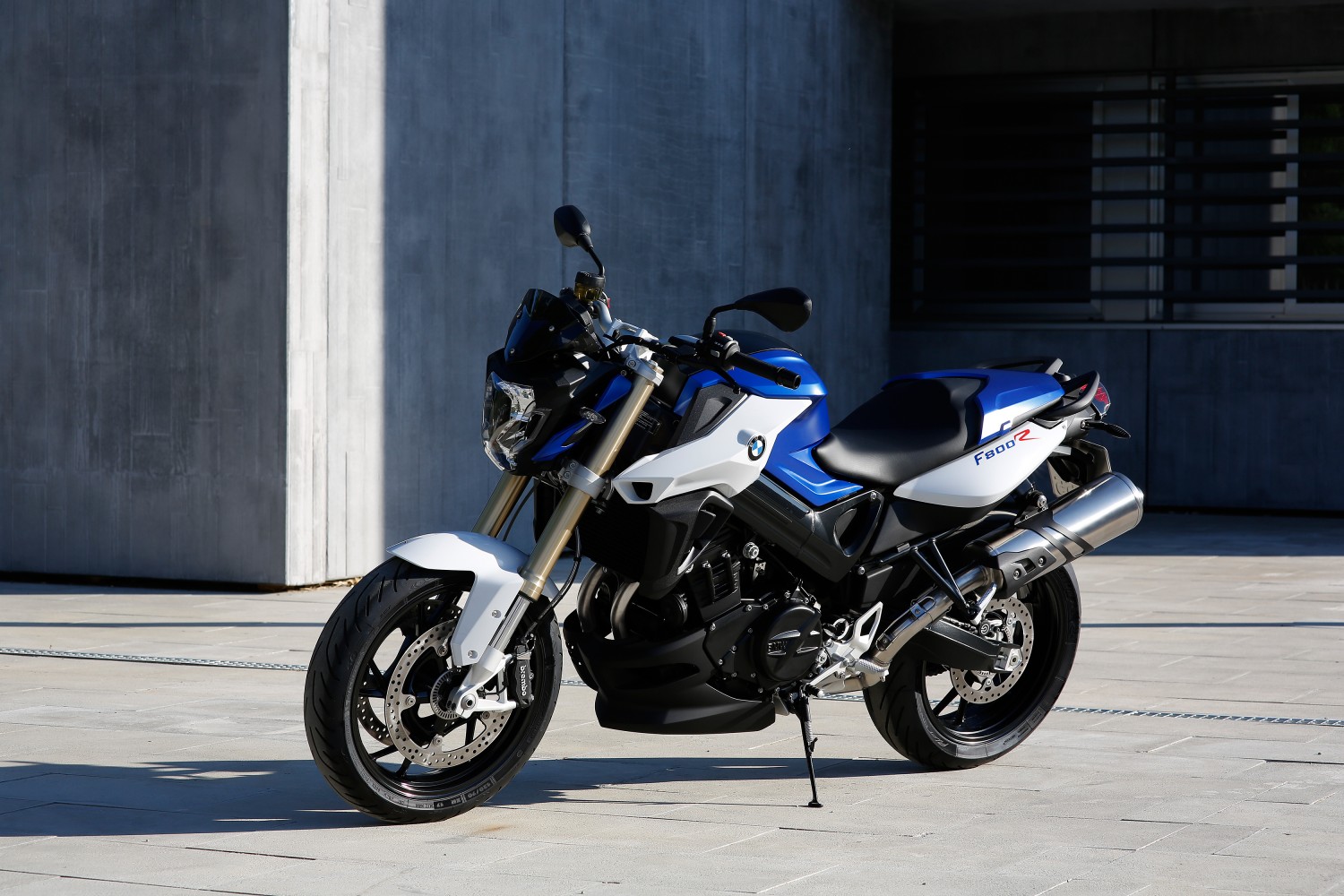 BMW 800R: Đánh giá chi tiết mẫu naked bike huyền thoại của Đức 2 bmw 800r - Hình 4