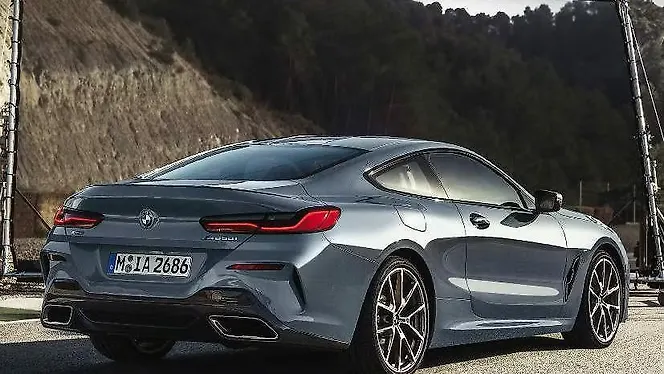 BMW 820: Đẳng Cấp Sedan Hạng Sang Đầy Tinh Tế Và Những Điều Cần Biết 1 bmw 820 - Hình 4