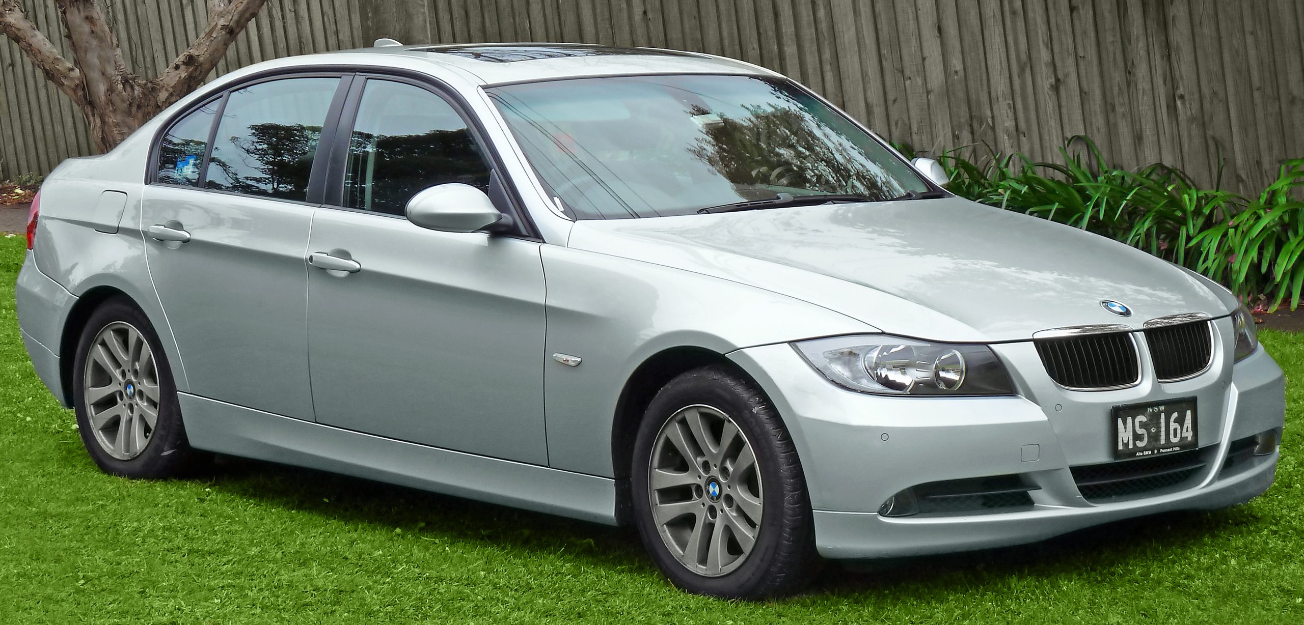 BMW 90: Hành Trình Khám Phá Dòng Xe Huyền Thoại Và Những Điều Cần Biết 5 bmw 90 - Hình 1