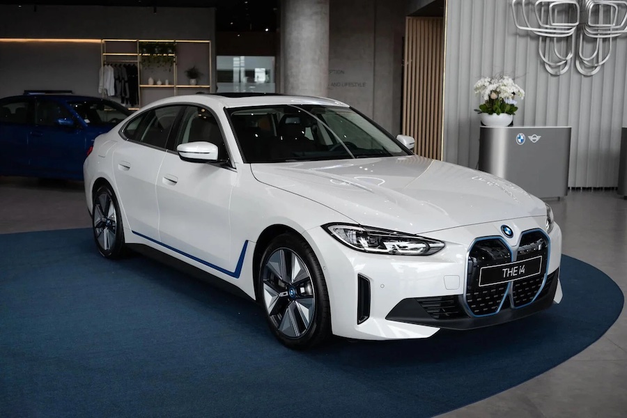 BMW A4: Sự Thật Về Mẫu Xe Gây Tranh Cãi Và Những Điều Cần Biết 4 bmw a4 - Hình 2