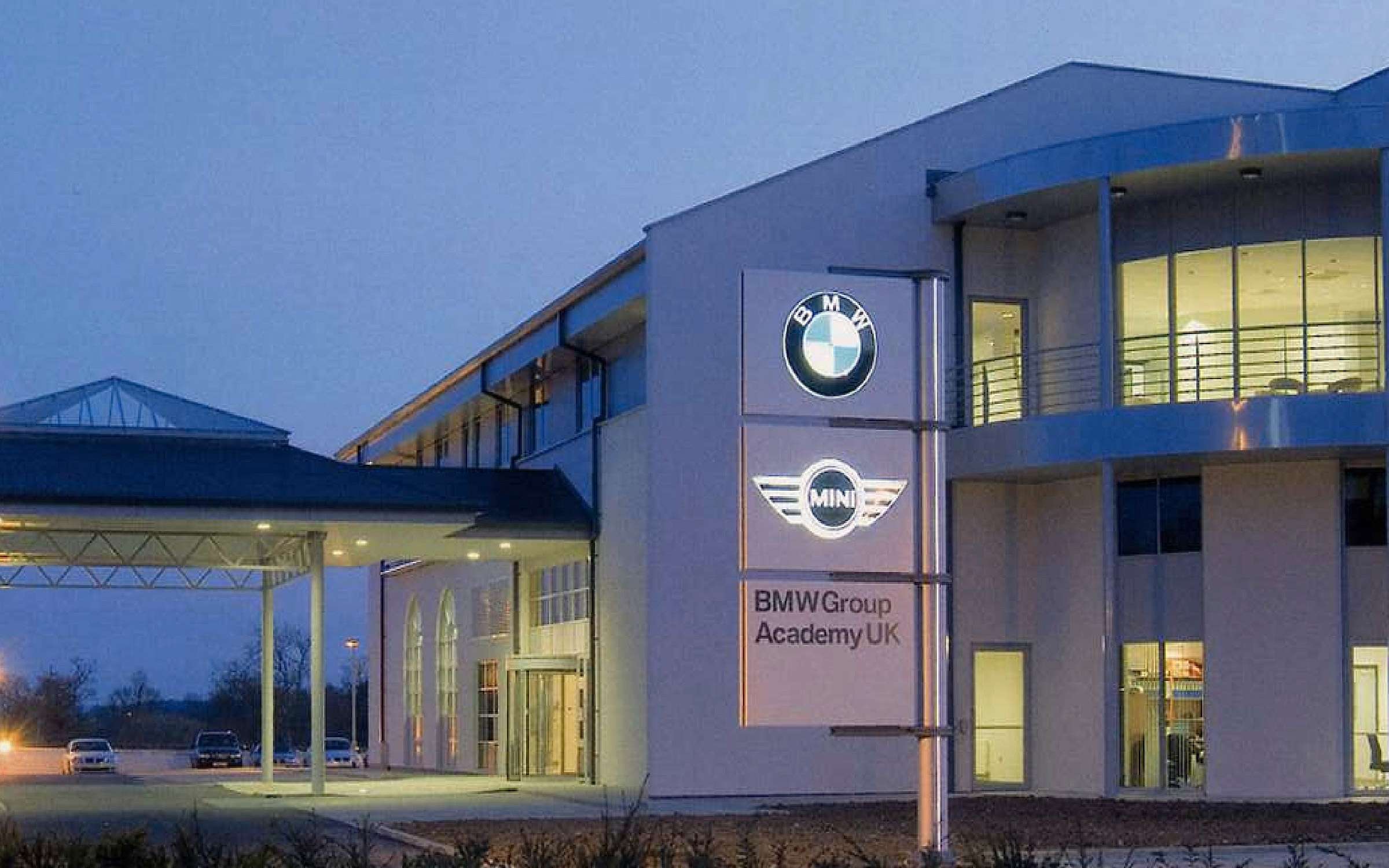 BMW Academy – Học viện Lái xe Đỉnh cao dành cho Người yêu Xe hơi Đức 1 bmw academy - Hình 3