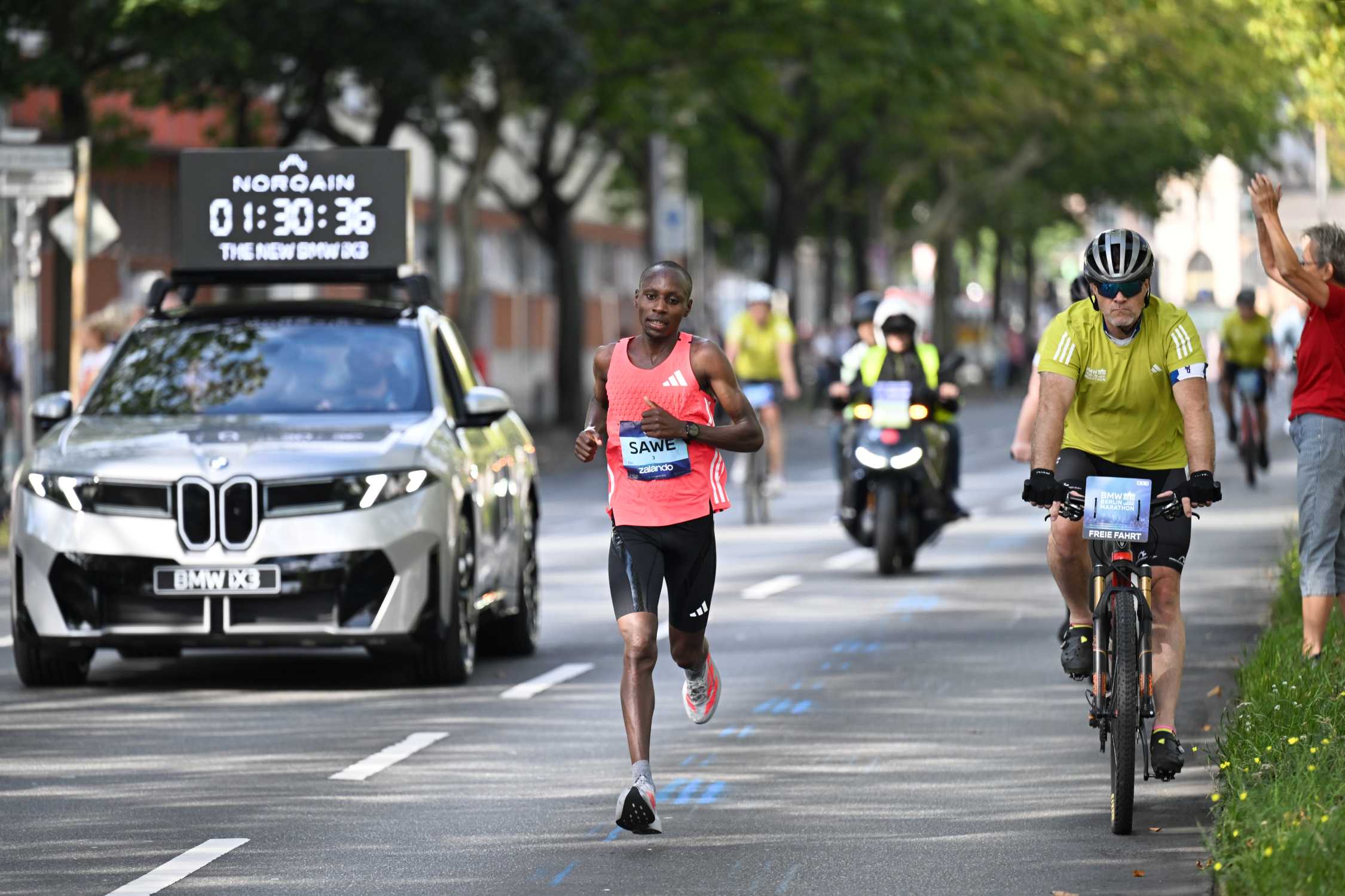 BMW Berlin Marathon: Lịch sử, Kỷ lục và Cẩm nang Toàn diện cho Người Chạy 2 bmw berlin marathon - Hình 3