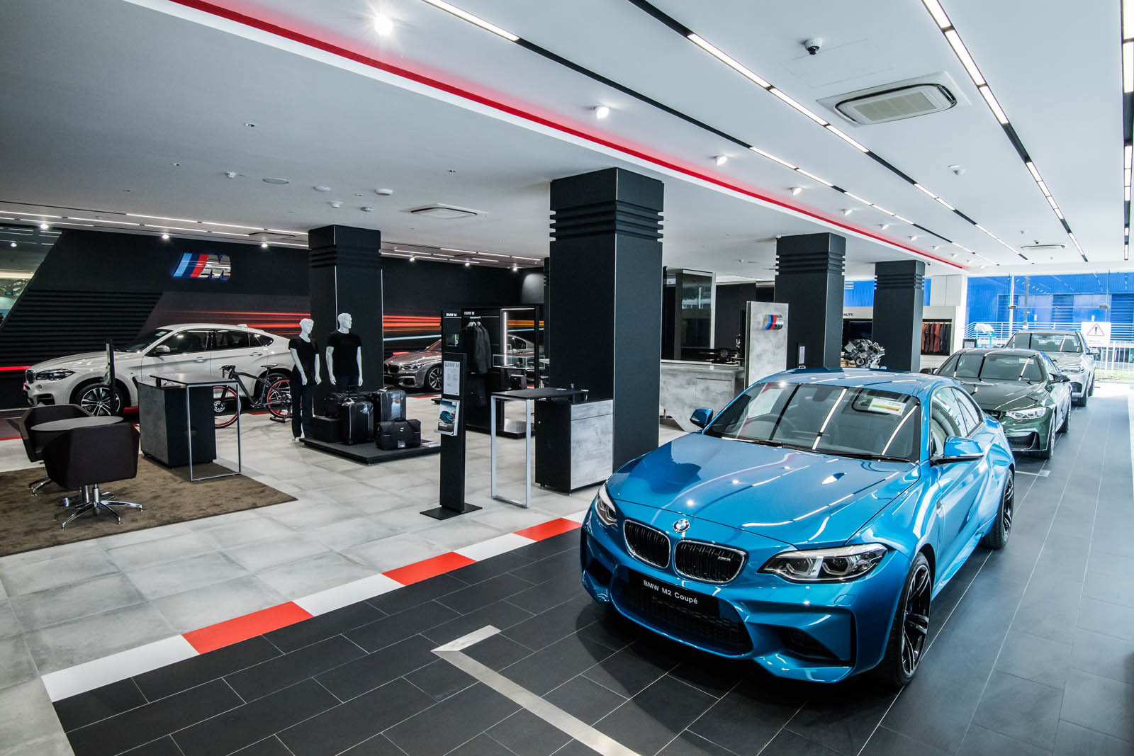 Kinh nghiệm chọn mua xe BMW chính hãng: Cẩm nang toàn diện về BMW Dealership 4 bmw dealership - Hình 2
