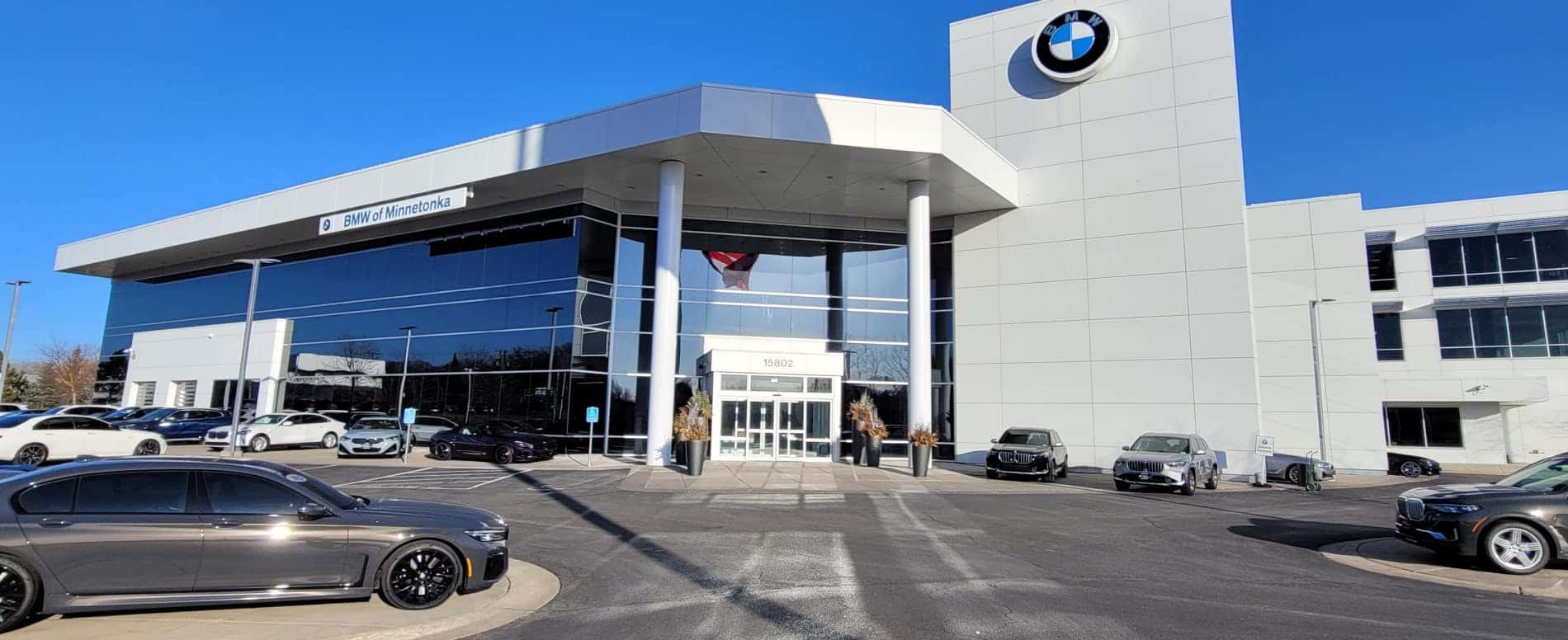 Kinh nghiệm chọn mua xe BMW chính hãng: Cẩm nang toàn diện về BMW Dealership 3 bmw dealership - Hình 3