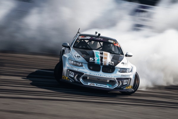 BMW Drift – Nghệ thuật drift xe BMW và bí quyết chinh phục mọi cua tay áo 1 bmw drift - Hình 3