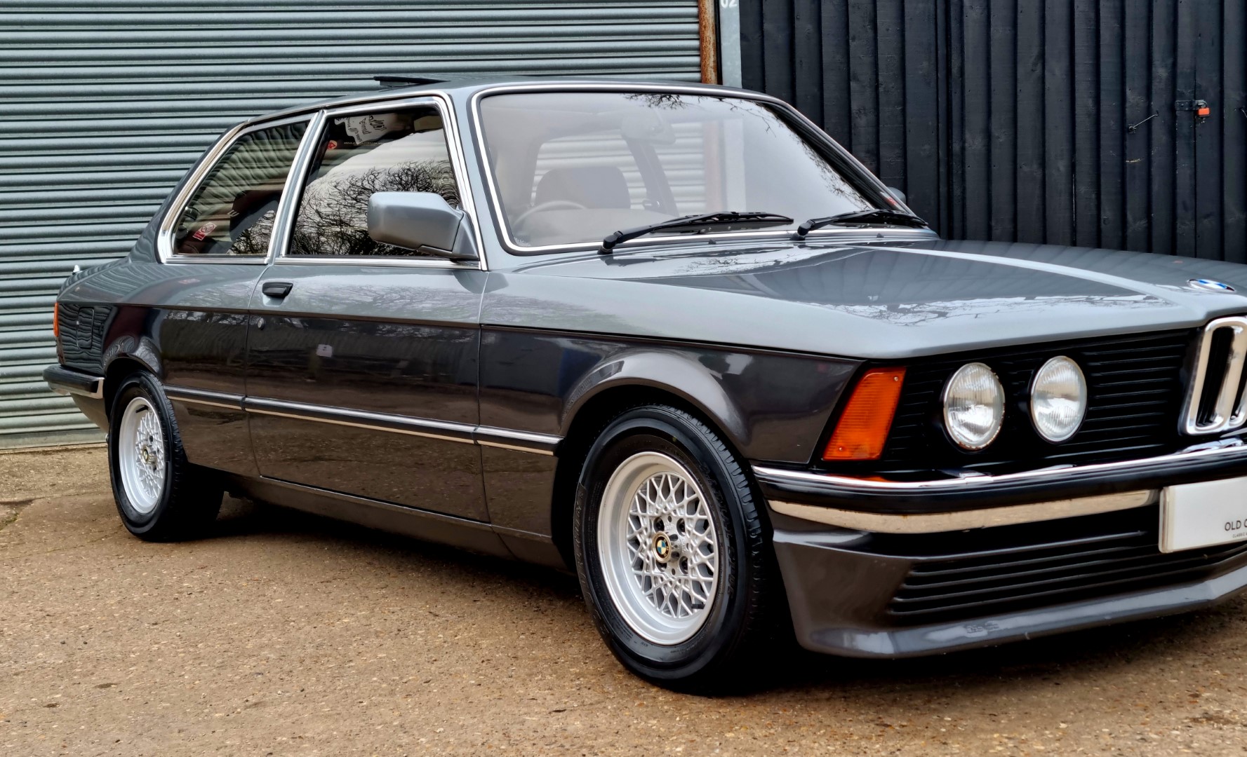BMW E21: Huyền Thoại “Mũi Cá Mập” Định Hình Dòng Xe Thể Thao Hạng Sang 3 bmw e21 - Hình 3