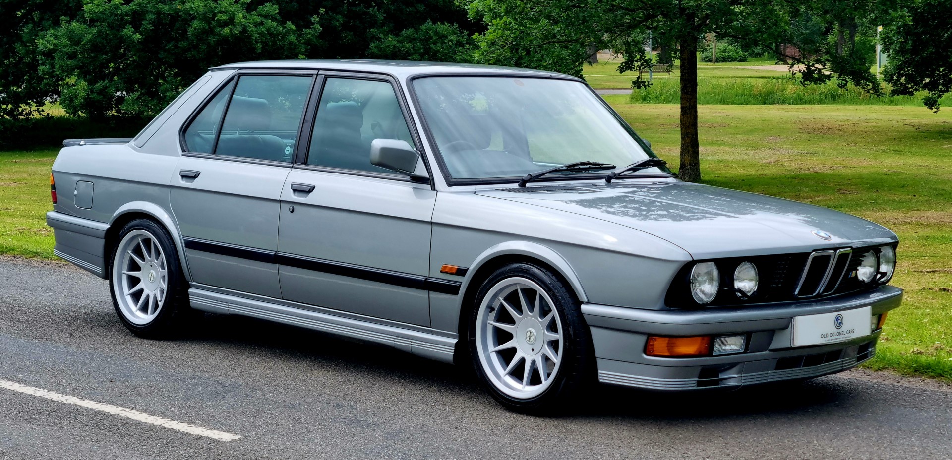 BMW E28: Huyền Thoại Sedan Hạng Sang Định Nghĩa Kỷ Nguyên 1980 1 bmw e28 - Hình 5