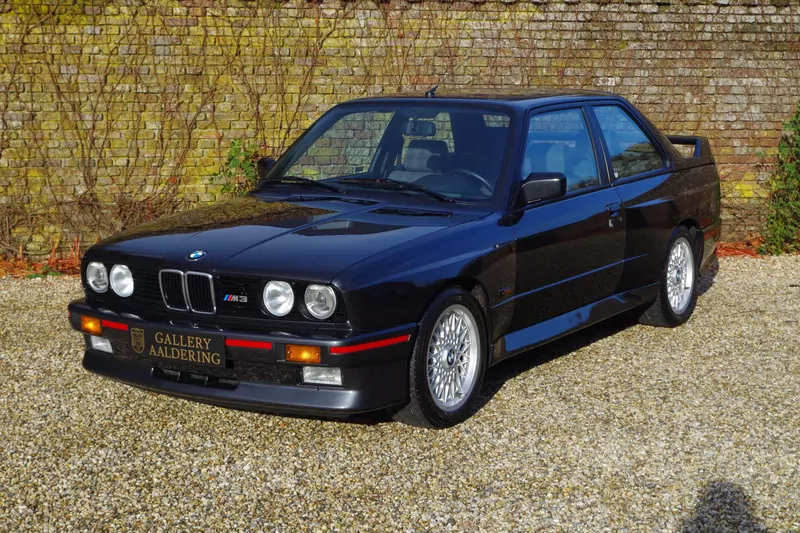 BMW E30: Huyền Thoại Mãi Xanh Trong Lòng Người Yêu Xe 3 bmw e30 - Hình 3