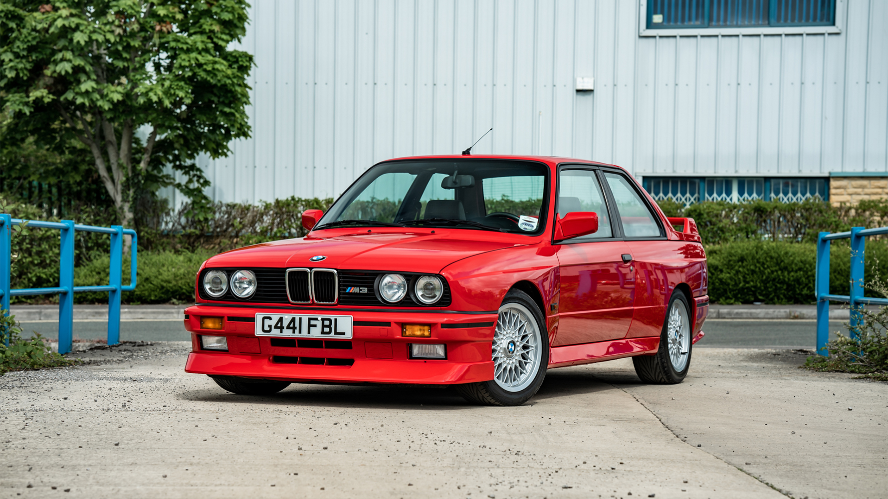 BMW E30: Huyền Thoại Mãi Xanh Trong Lòng Người Yêu Xe 2 bmw e30 - Hình 4