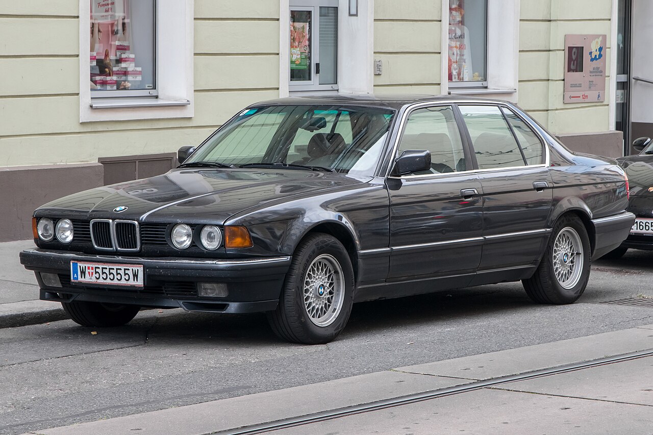 BMW E32: Huyền Thoại Xe Hơi Đức Và Những Điều Chưa Kể Về Dòng 7 Series Thế Hệ Thứ Hai 1 bmw e32 - Hình 4