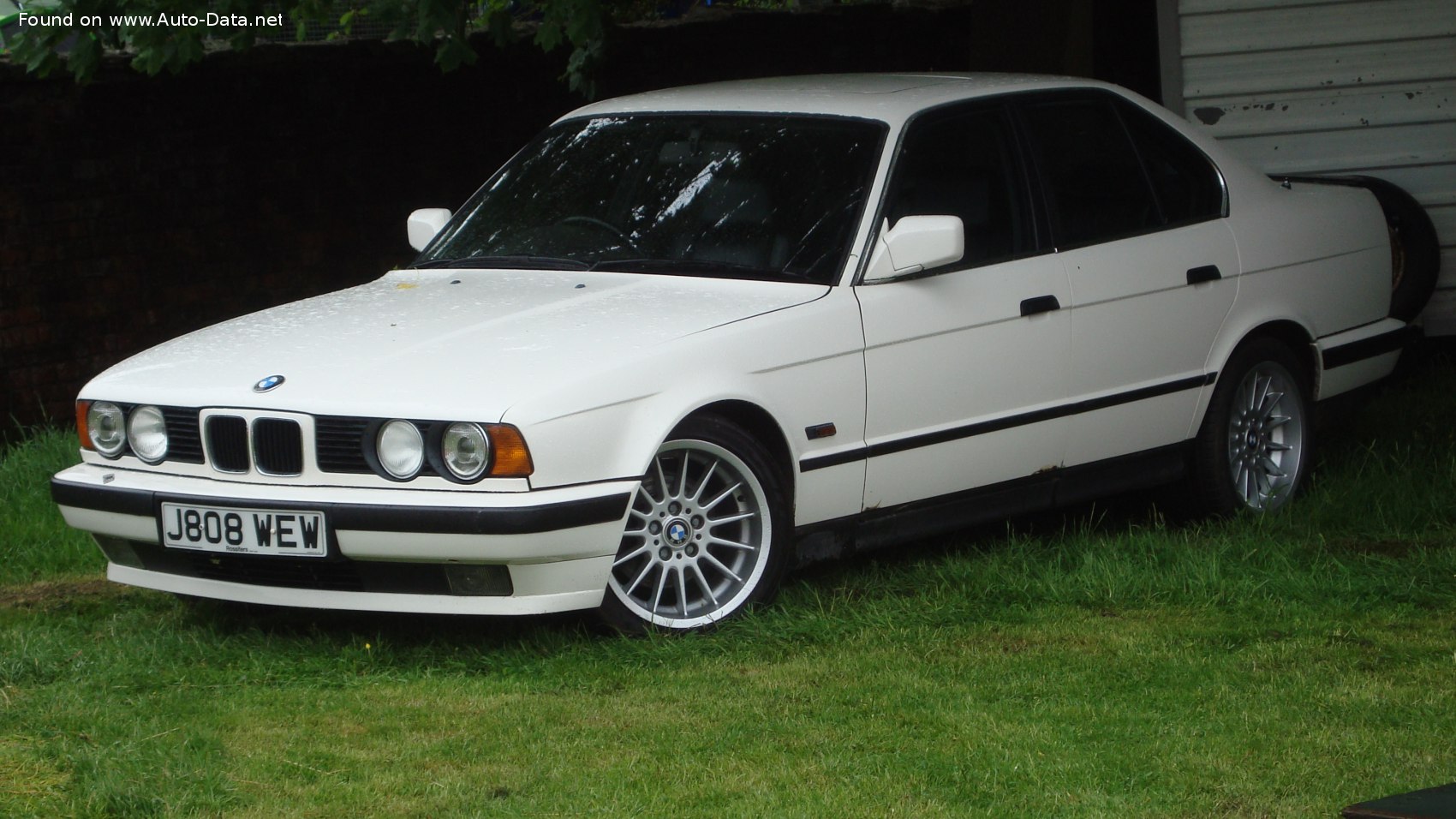 BMW E34: Huyền Thoại Dòng Xe Sang Trọng Và Thể Thao Định Nghĩa Kỷ Nguyên 1990 2 bmw e34 - Hình 4