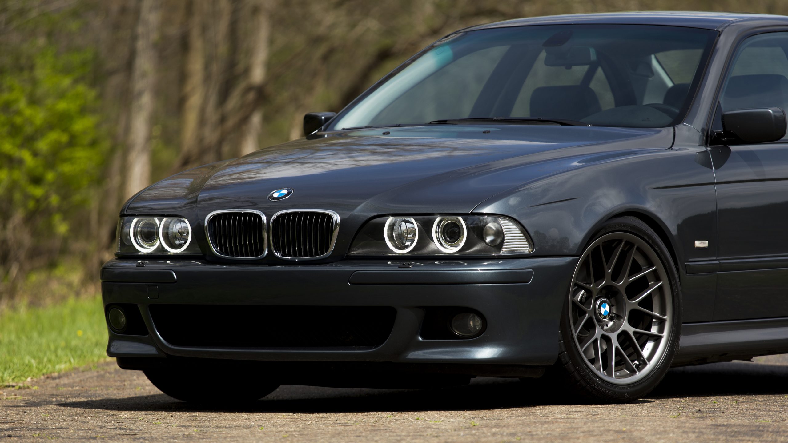 BMW E39: Huyền Thoại Dòng Xe Sedan Hạng Sang Định Nghĩa Kỷ Ngàn Vàng 3 bmw e39 - Hình 2