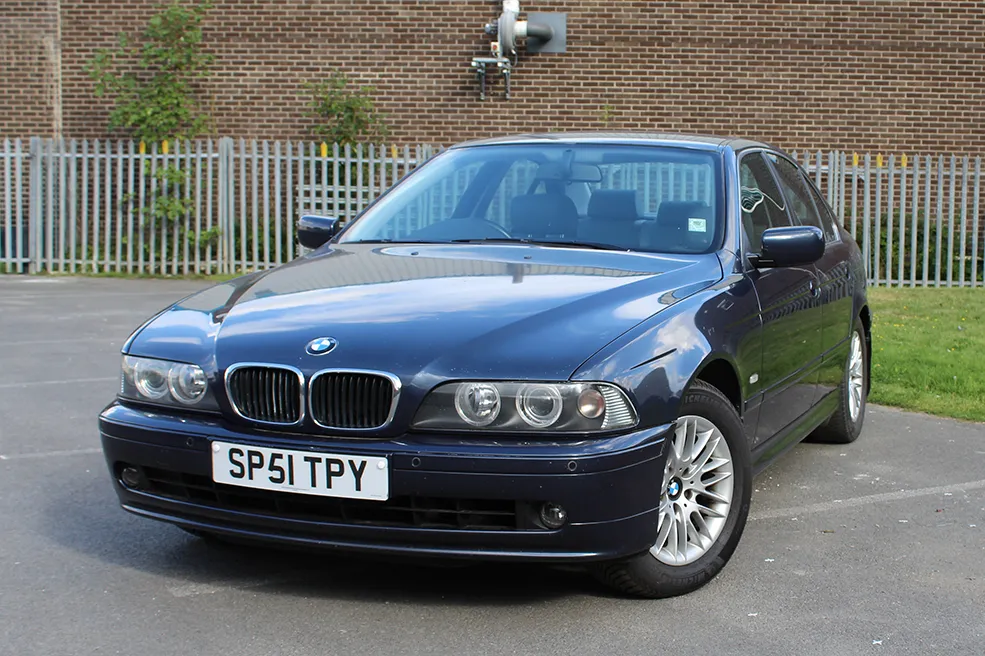BMW E39: Huyền Thoại Dòng Xe Sedan Hạng Sang Định Nghĩa Kỷ Ngàn Vàng 2 bmw e39 - Hình 3