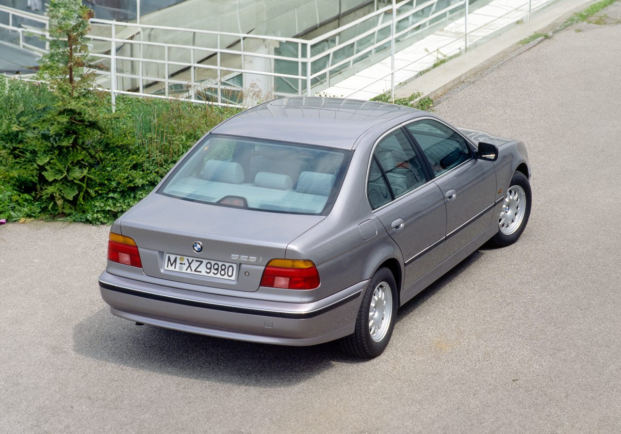 BMW E39 525i: Huyền Thoại Sedan Hạng Sang Đáng Mua Nhất 2024? 4 bmw e39 525i - Hình 2