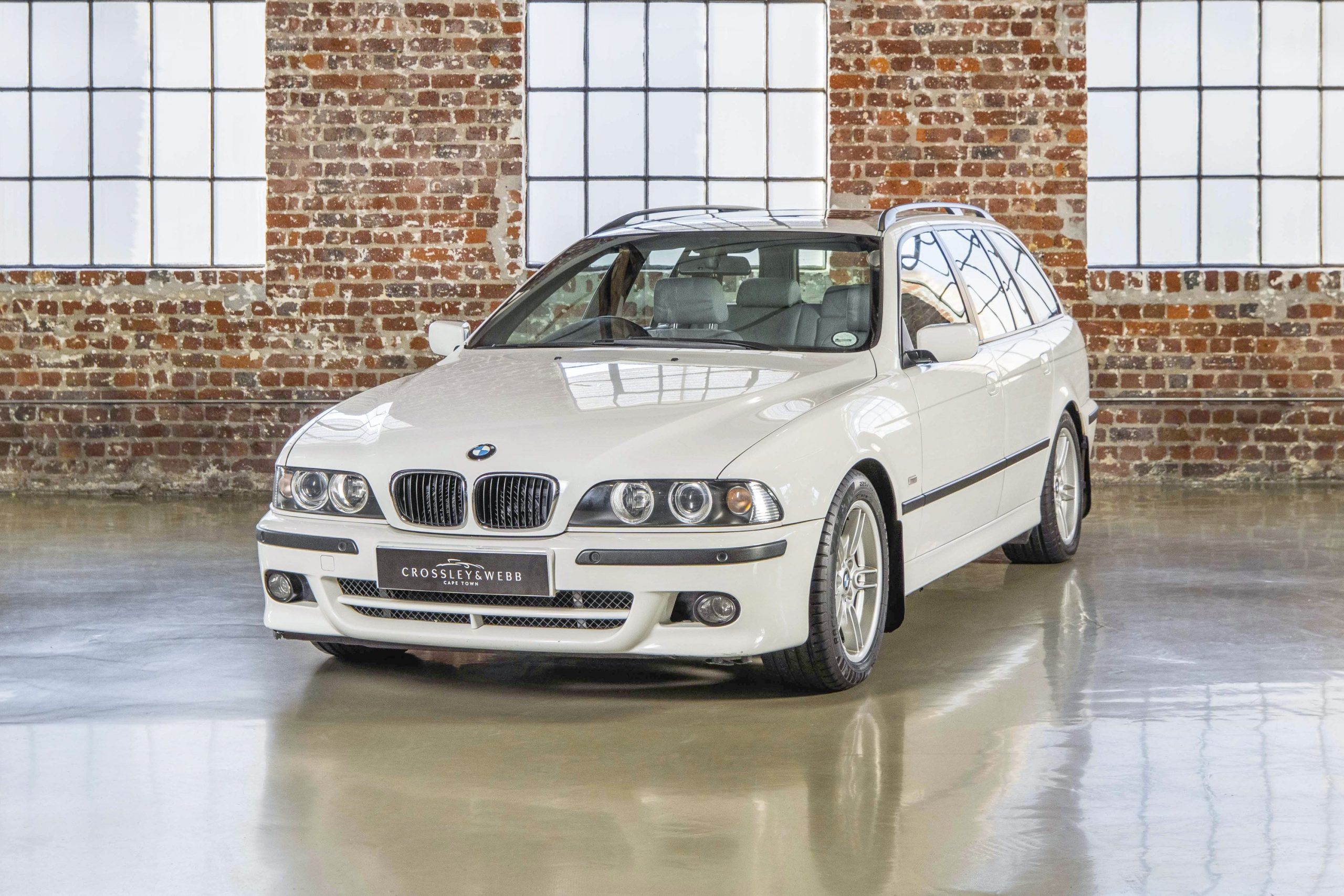 BMW E39 525i: Huyền Thoại Sedan Hạng Sang Đáng Mua Nhất 2024? 1 bmw e39 525i - Hình 5