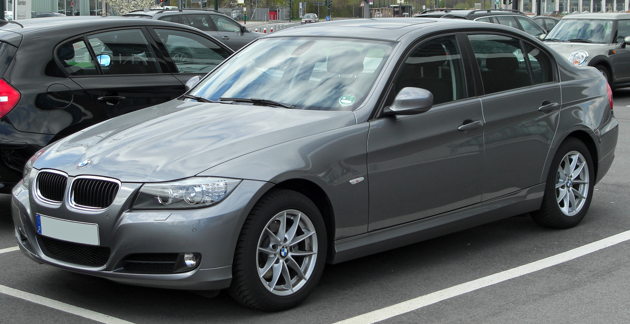 BMW E90 320i: Đánh giá toàn diện từ động cơ, vận hành đến kinh nghiệm mua xe cũ 3 bmw e90 320i - Hình 3