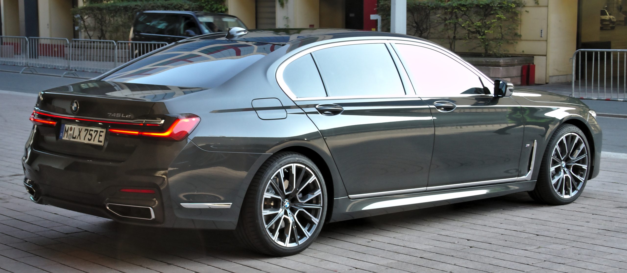 BMW G12: Đỉnh Cao Xa Xỉ Di Động Của Dòng 7 Series Thế Hệ Thứ Sáu 1 bmw g12 - Hình 4