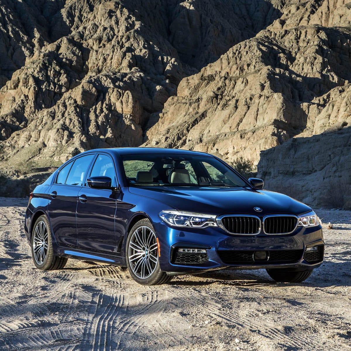 BMW G30 540i: Đẳng Cấp Sedan Hạng Sang Với Trái Tim 6 Xi-Lanh Mạnh Mẽ 2 bmw g30 540i - Hình 4