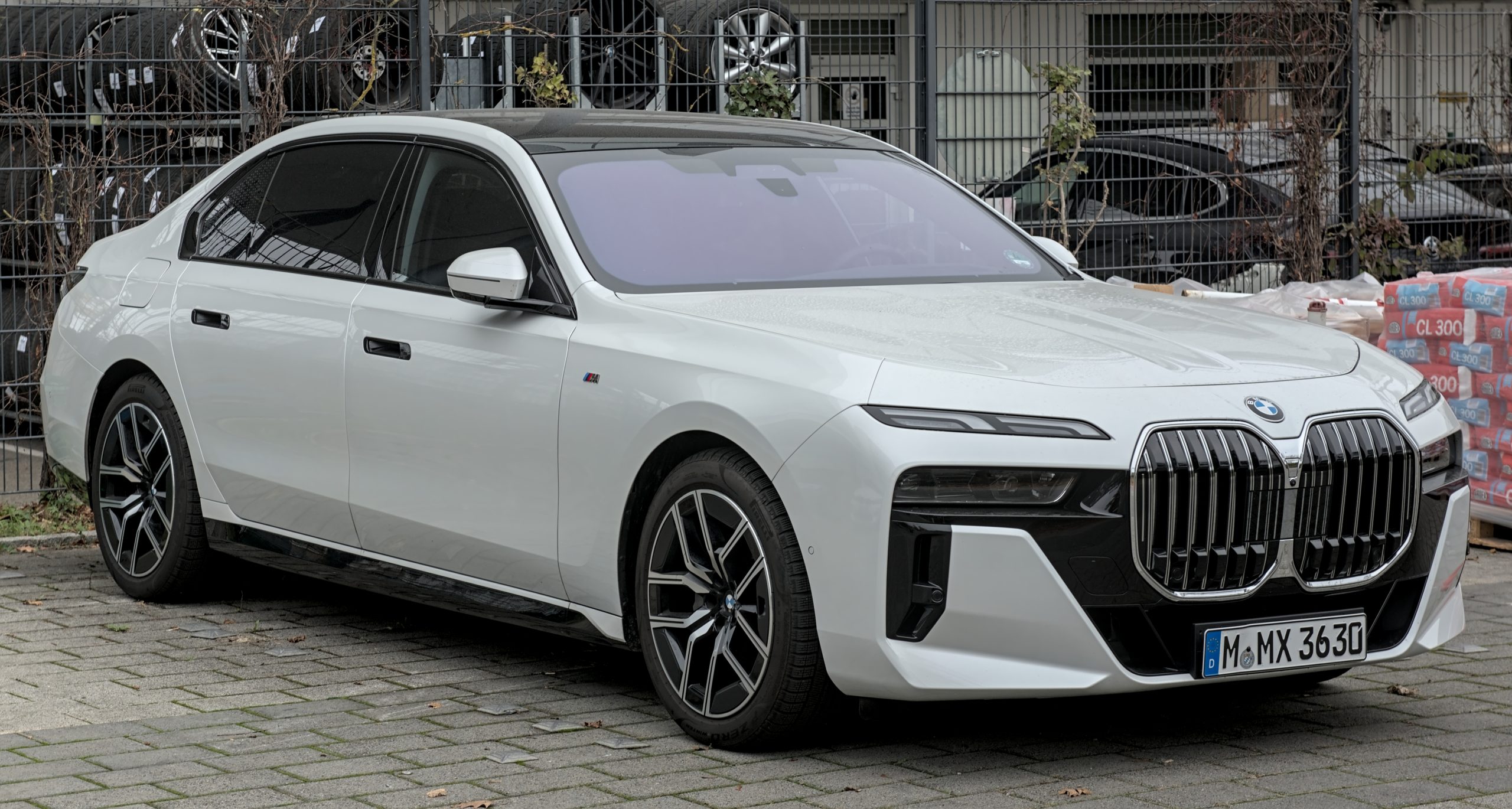 BMW G70: Đỉnh Cao Xa Xỉ và Công Nghệ Trong Thế Hệ Sedan Hàng Đầu 3 bmw g70 - Hình 3