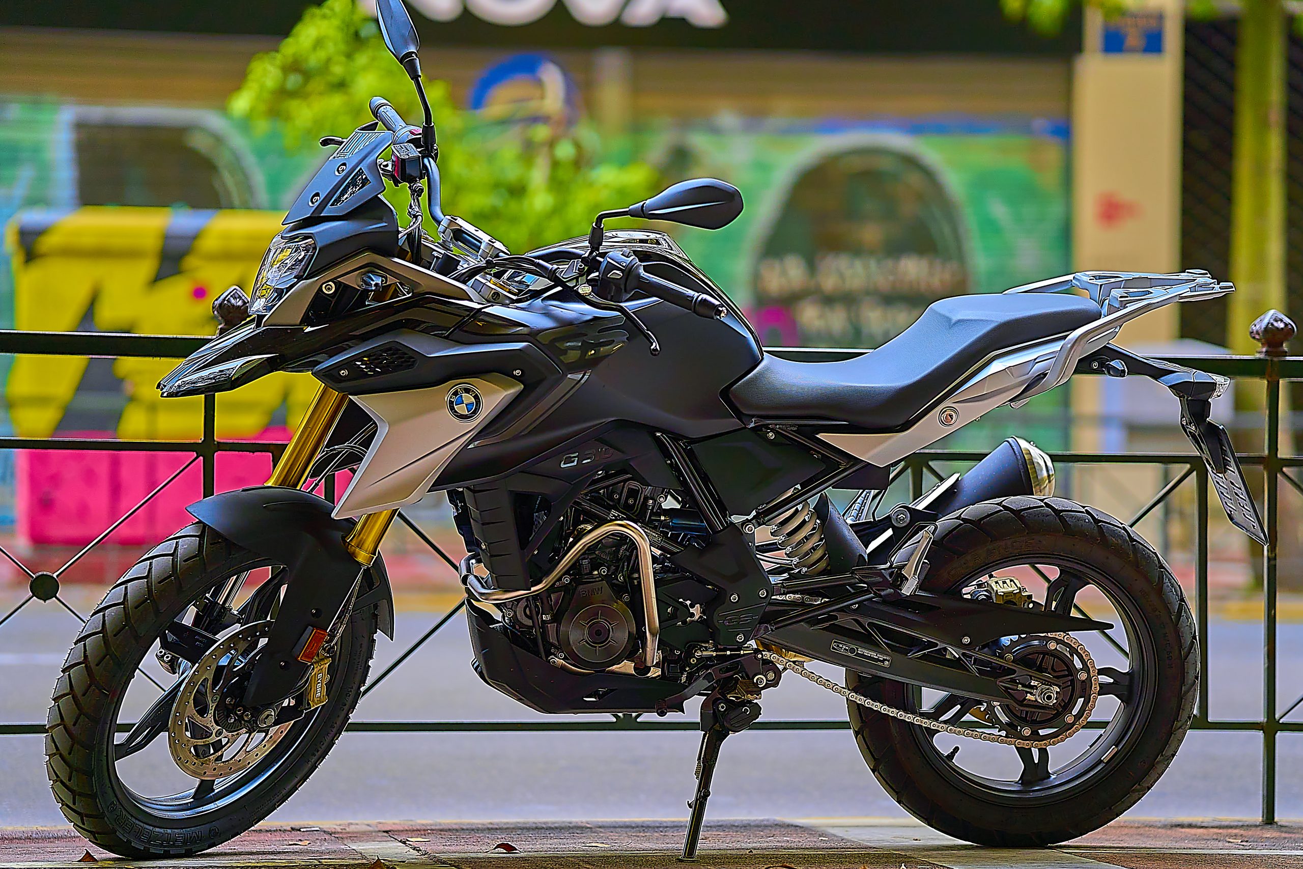 BMW GS300: Sự Thật Về Mẫu Xe Không Tồn Tại Và Những Điều Cần Biết 3 bmw gs300 - Hình 3