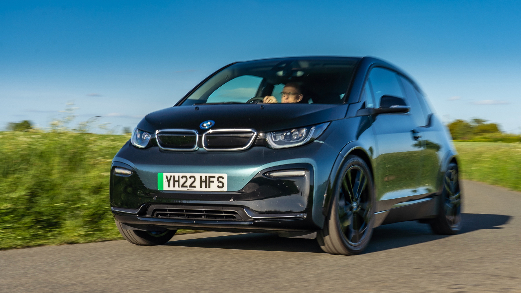 BMW i3: Đánh giá toàn diện về chiếc xe điện đô thị mang tính cách mạng 1 bmw i3 - Hình 5