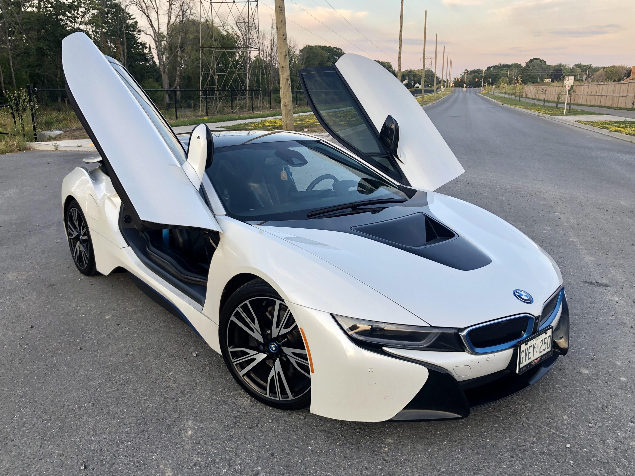 BMW i8: Siêu xe Plug-in Hybrid Định nghĩa lại Tương lai của Xe Thể thao 3 bmw i8 - Hình 3